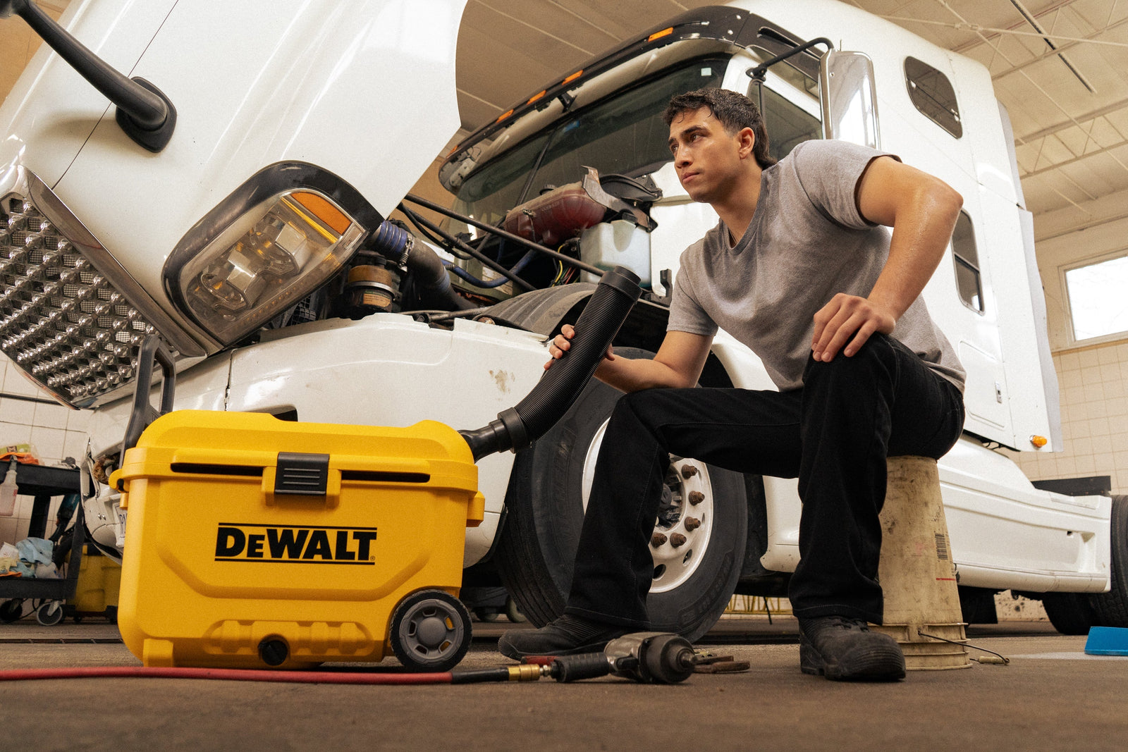 Alton Introduces New DEWALT® 20V MAX* Portable Air Cooler, Delivering Jobsite Performance with Summer-Ready Versatility