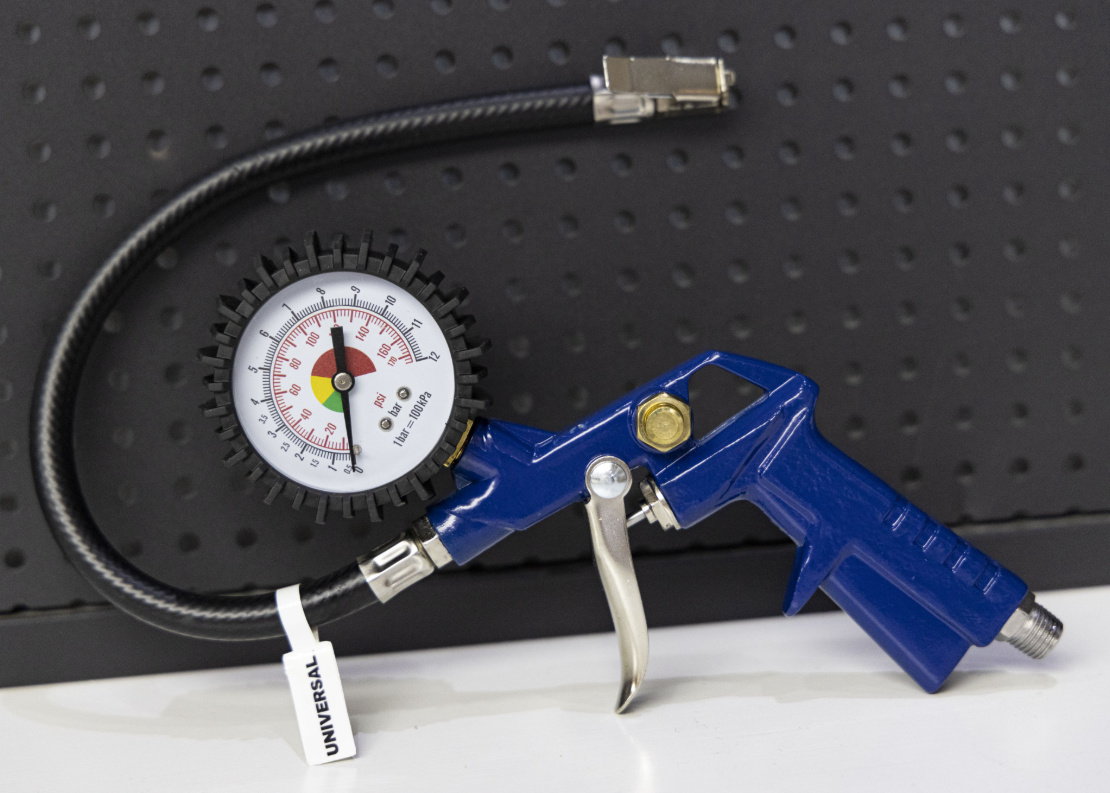 UNIVERSAL 1/4" Tire Pressure Gauge with Inflator